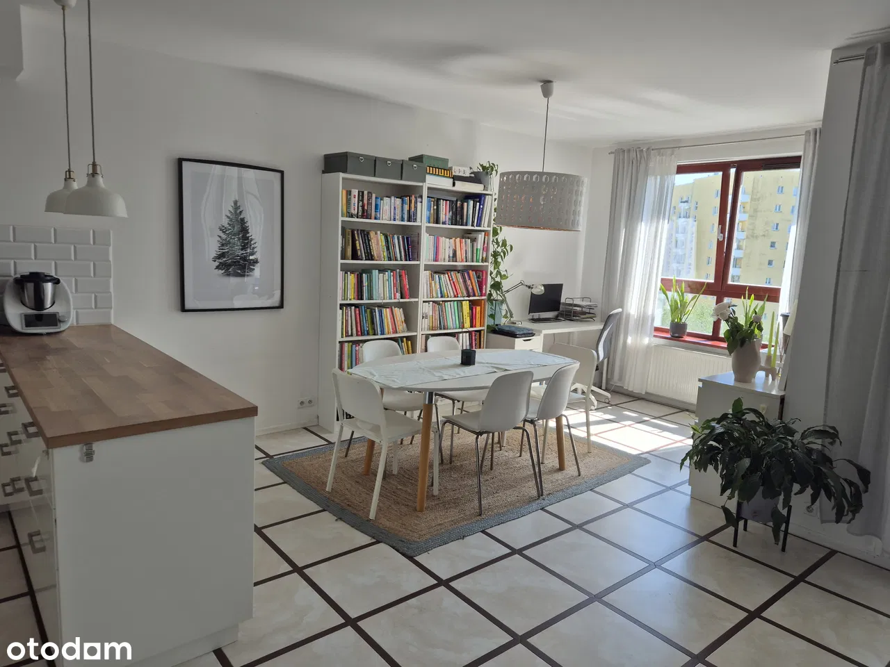 Dwustronne mieszkanie z dużymi oknami , garażem, windą i park!